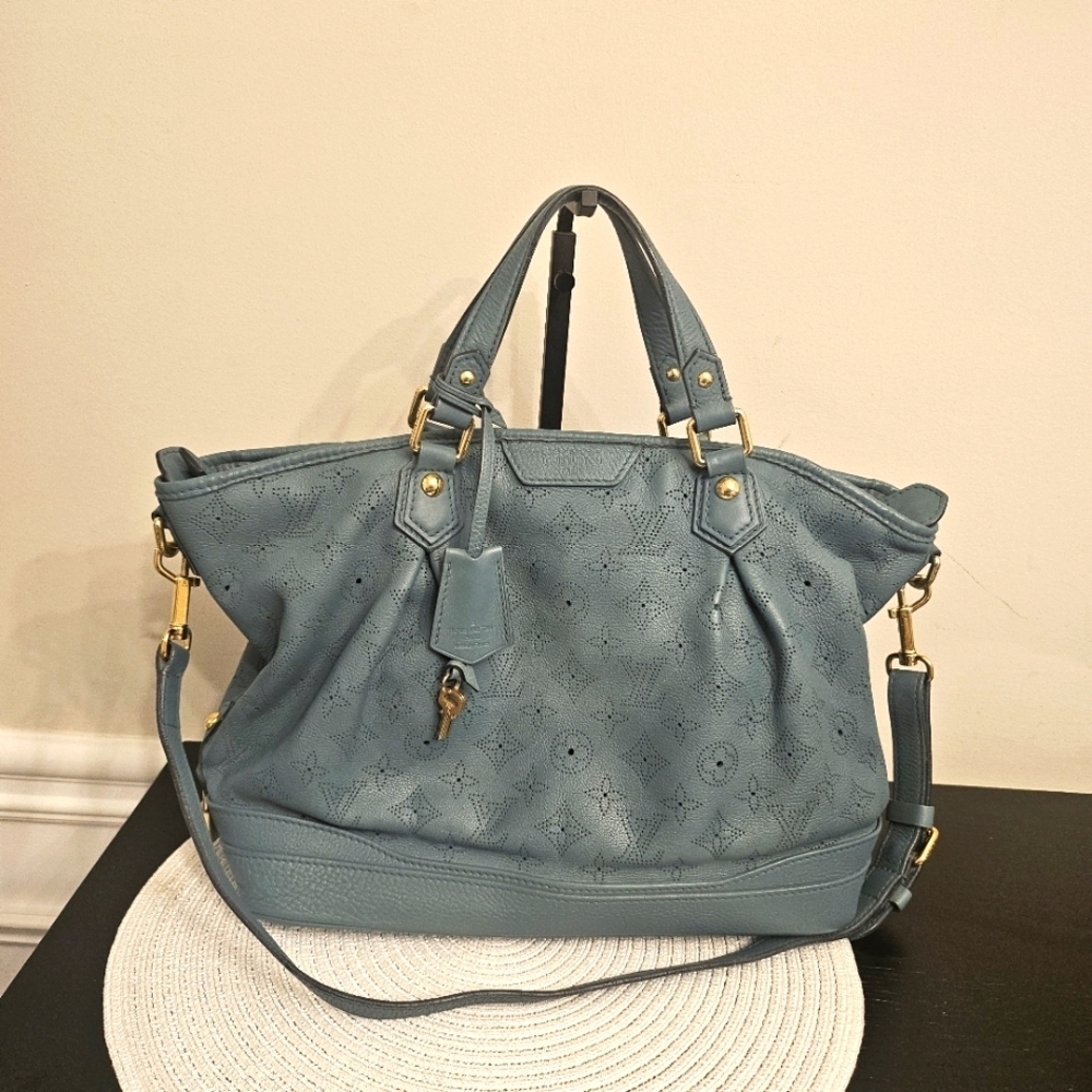 Louis Vuitton Mahina Cirrus PM Tote in Blue โ Strap, Lock & Key, Dustbag, COA - Picture 4 of 16